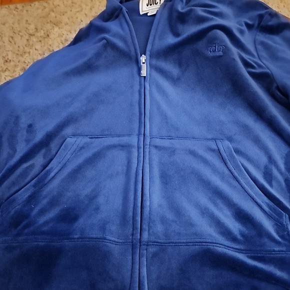 JUICY  COUTURE Plush Velour, Size Med. - Picture 4 of 5
